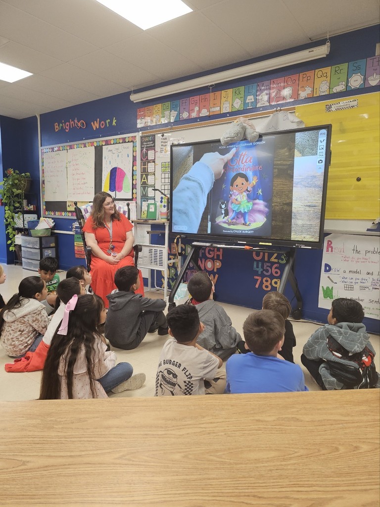 Crockett Elementary First Grade Teachers are doing an excellent job discussing and showing their students various ways to show Courage during Elementary SEL (while our students eat breakfast) from 7:40 a.m.- 8:00 a.m.!  Way to go First Grade!