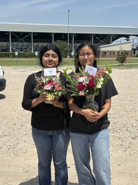 This week, practicum floral design students participated in floral build-offs, where they demonstrated their skills in creativity, design techniques, and teamwork.  Jayah Cobbs and Kasey Braun placed 9th High Group overall.  Other participating groups included: Mia Davis and Diana Gomez Mancilla, Norma Salazar, Yadira Juan, Alex Kane, and Aaron Bahena Villanueva  All students represented the program and Crockett FFA well.