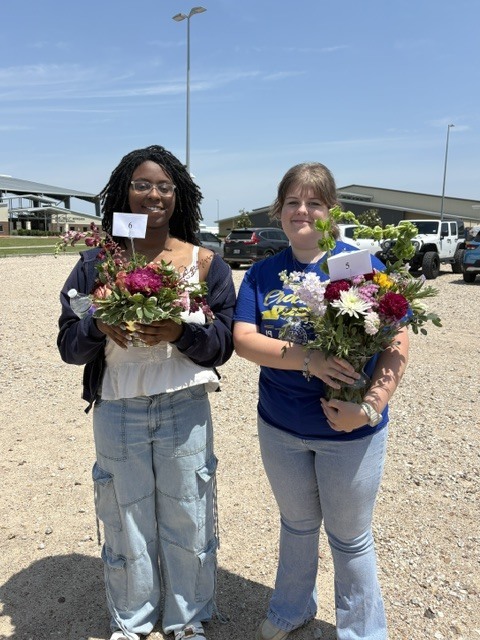 This week, practicum floral design students participated in floral build-offs, where they demonstrated their skills in creativity, design techniques, and teamwork.  Jayah Cobbs and Kasey Braun placed 9th High Group overall.  Other participating groups included: Mia Davis and Diana Gomez Mancilla, Norma Salazar, Yadira Juan, Alex Kane, and Aaron Bahena Villanueva  All students represented the program and Crockett FFA well.