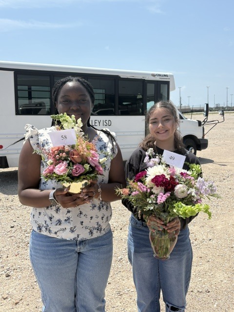 This week, practicum floral design students participated in floral build-offs, where they demonstrated their skills in creativity, design techniques, and teamwork.  Jayah Cobbs and Kasey Braun placed 9th High Group overall.  Other participating groups included: Mia Davis and Diana Gomez Mancilla, Norma Salazar, Yadira Juan, Alex Kane, and Aaron Bahena Villanueva  All students represented the program and Crockett FFA well.