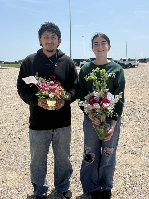 This week, practicum floral design students participated in floral build-offs, where they demonstrated their skills in creativity, design techniques, and teamwork.  Jayah Cobbs and Kasey Braun placed 9th High Group overall.  Other participating groups included: Mia Davis and Diana Gomez Mancilla, Norma Salazar, Yadira Juan, Alex Kane, and Aaron Bahena Villanueva  All students represented the program and Crockett FFA well.
