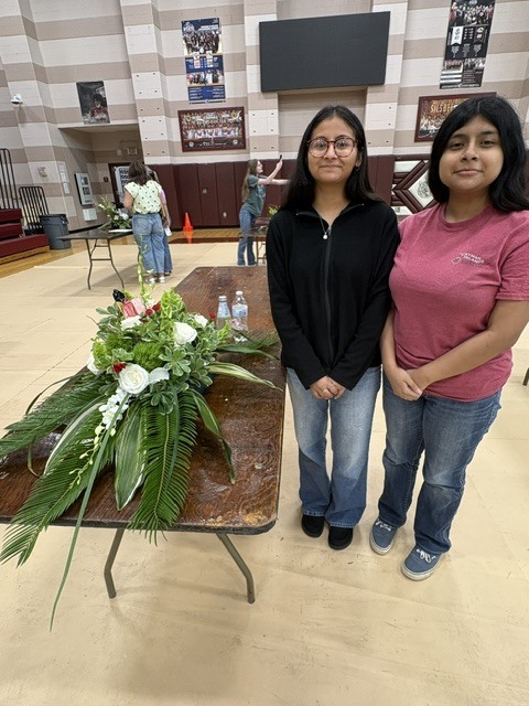 This week, practicum floral design students participated in floral build-offs, where they demonstrated their skills in creativity, design techniques, and teamwork.  Jayah Cobbs and Kasey Braun placed 9th High Group overall.  Other participating groups included: Mia Davis and Diana Gomez Mancilla, Norma Salazar, Yadira Juan, Alex Kane, and Aaron Bahena Villanueva  All students represented the program and Crockett FFA well.