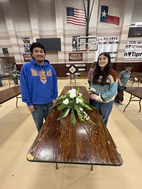 This week, practicum floral design students participated in floral build-offs, where they demonstrated their skills in creativity, design techniques, and teamwork.  Jayah Cobbs and Kasey Braun placed 9th High Group overall.  Other participating groups included: Mia Davis and Diana Gomez Mancilla, Norma Salazar, Yadira Juan, Alex Kane, and Aaron Bahena Villanueva  All students represented the program and Crockett FFA well.