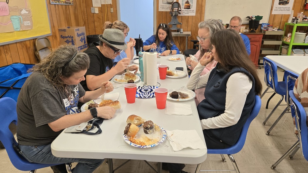 Crockett High School Student Council treated our amazing teachers to lunch from Joe’s Italian & Pizza in celebration of Teacher Appreciation Week. We’re grateful for everything you do!