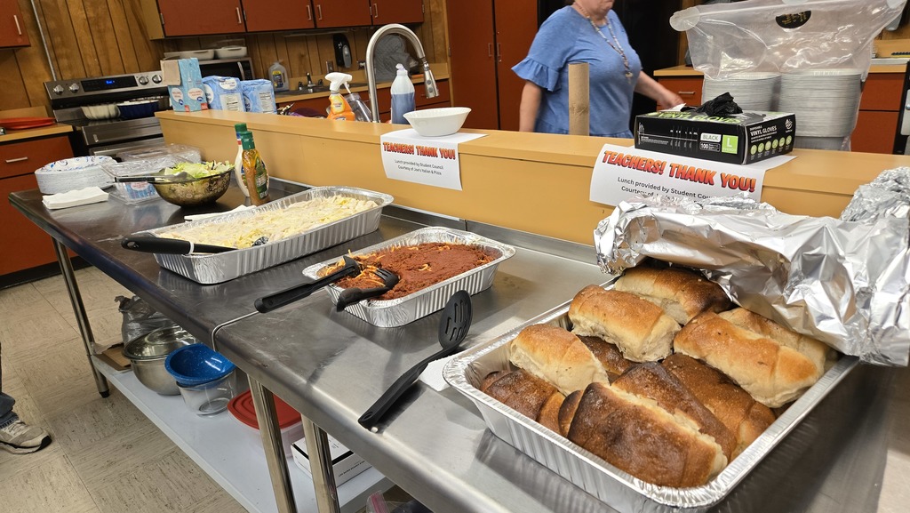 Crockett High School Student Council treated our amazing teachers to lunch from Joe’s Italian & Pizza in celebration of Teacher Appreciation Week. We’re grateful for everything you do!
