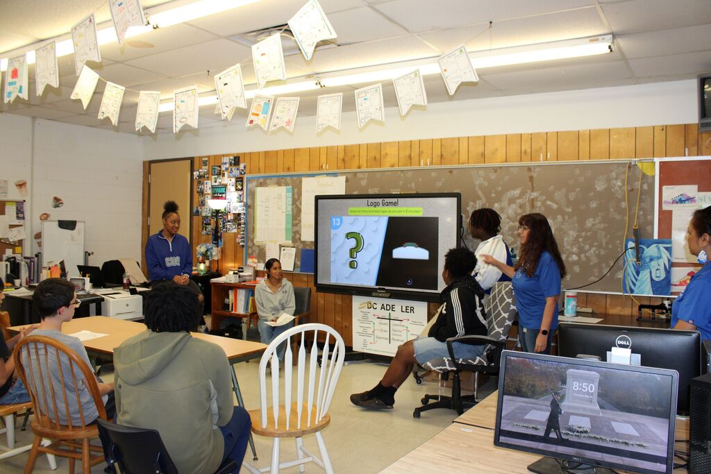 Today our Crockett 8th Graders got a firsthand look at the Career & Technical Education programs available at Crockett High School. Experiences like these help students discover their interests and begin shaping their future paths, and we’re proud to support their growth every step of the way. 💙🐾  CHS CTE Programs Include:  Cosmetology  Welding  Forklifting  Floral Design  Dog Grooming  Business & Finance  Graphic Design