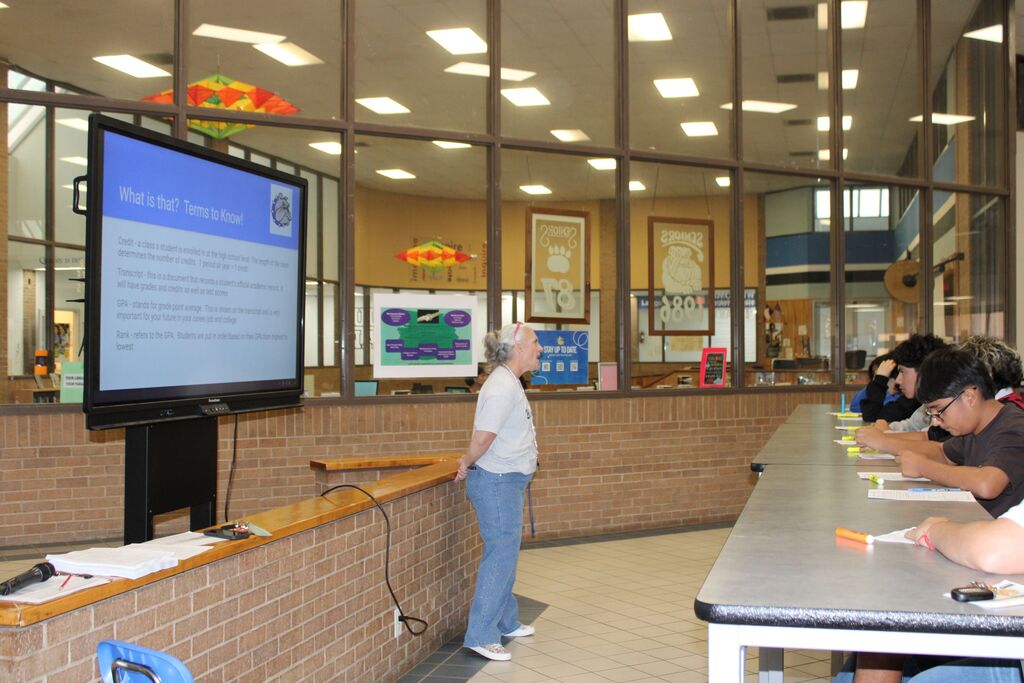 Today our Crockett 8th Graders got a firsthand look at the Career & Technical Education programs available at Crockett High School. Experiences like these help students discover their interests and begin shaping their future paths, and we’re proud to support their growth every step of the way. 💙🐾  CHS CTE Programs Include:  Cosmetology  Welding  Forklifting  Floral Design  Dog Grooming  Business & Finance  Graphic Design