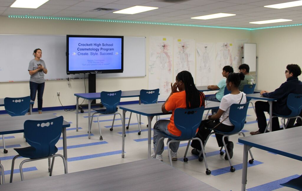 Today our Crockett 8th Graders got a firsthand look at the Career & Technical Education programs available at Crockett High School. Experiences like these help students discover their interests and begin shaping their future paths, and we’re proud to support their growth every step of the way. 💙🐾  CHS CTE Programs Include:  Cosmetology  Welding  Forklifting  Floral Design  Dog Grooming  Business & Finance  Graphic Design