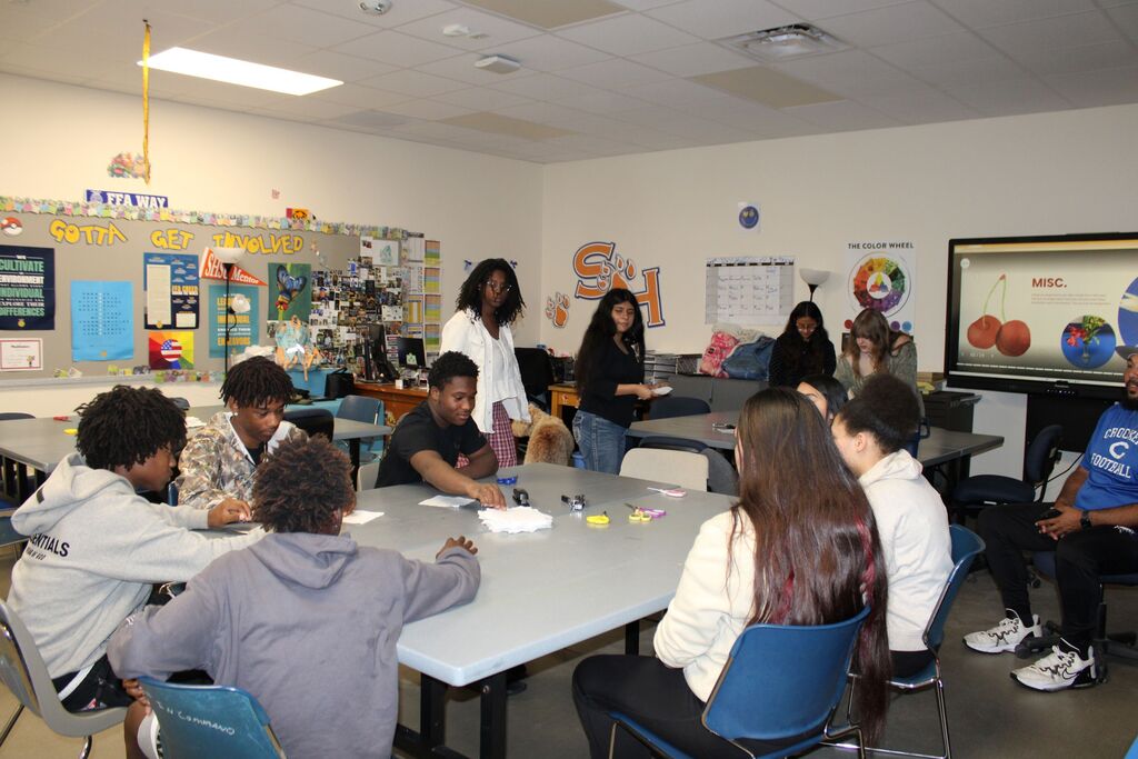 Today our Crockett 8th Graders got a firsthand look at the Career & Technical Education programs available at Crockett High School. Experiences like these help students discover their interests and begin shaping their future paths, and we’re proud to support their growth every step of the way. 💙🐾  CHS CTE Programs Include:  Cosmetology  Welding  Forklifting  Floral Design  Dog Grooming  Business & Finance  Graphic Design