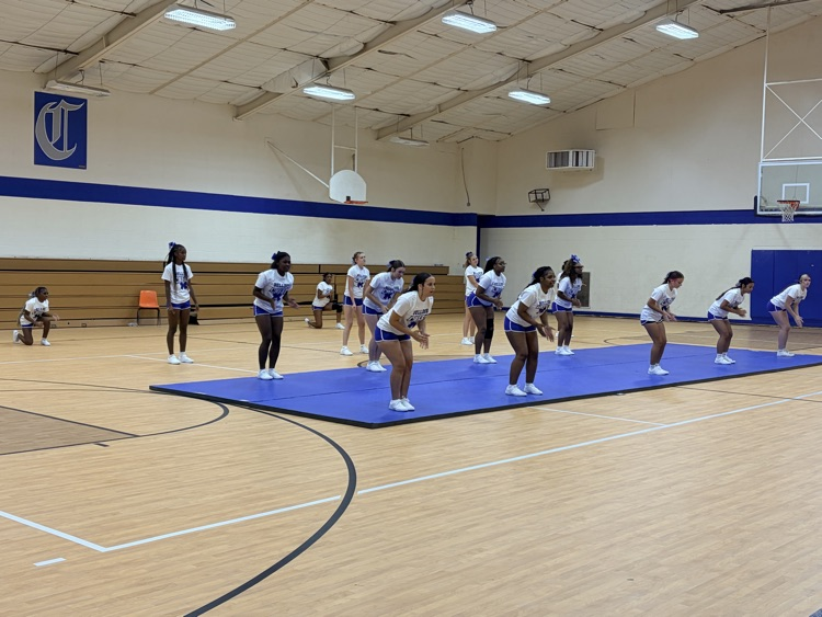 Our Crockett Bulldog Cheerleaders are officially gearing up for the 2026-2027 school year! They are ready to bring the energy, spirit, and big crowd noise to the sidelines. 📣✨
