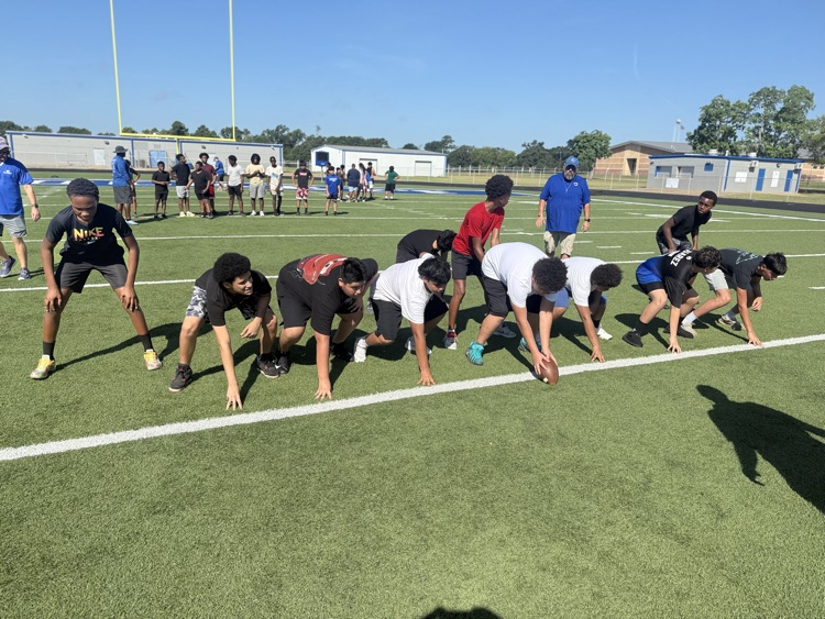 🏈 Day 1 of 7th-9th grade football camp is in the books! The energy was high, the effort was there, and we are off to a fantastic start. Ready to build on this momentum tomorrow! 💪🔥