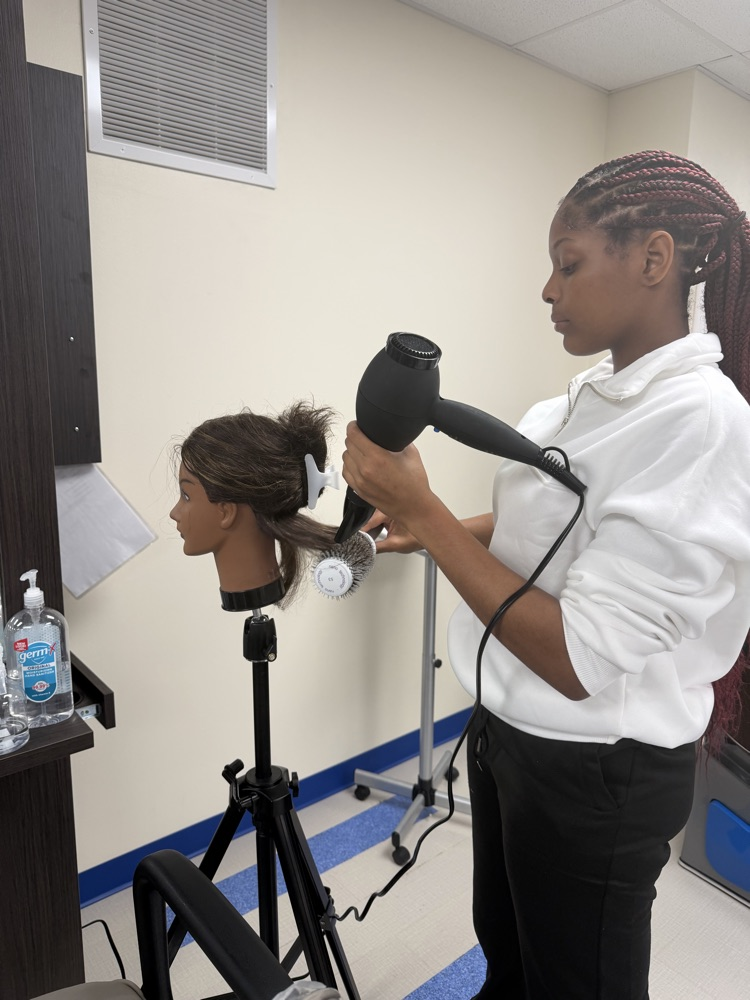 Crockett High School Cosmetology 2 class was excited to be back in the lab! Today was all about refining my technique and perfecting the classic blowout. 💇♀️ Every rep brings more precision!