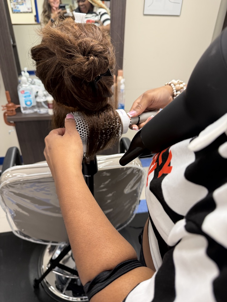 Crockett High School Cosmetology 2 class was excited to be back in the lab! Today was all about refining my technique and perfecting the classic blowout. 💇♀️ Every rep brings more precision!