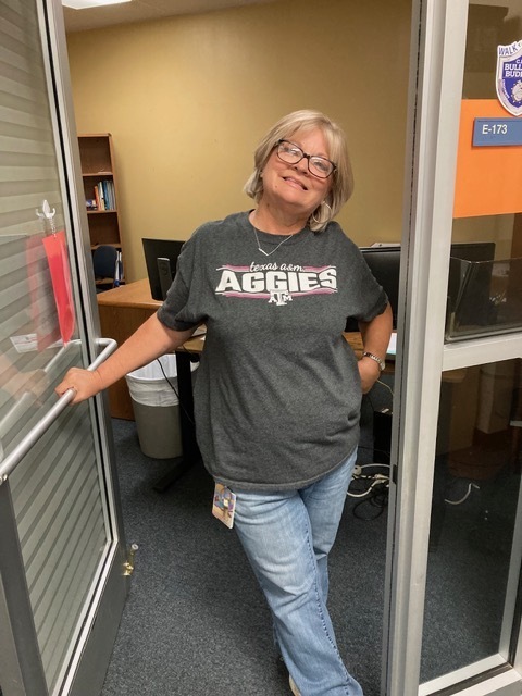 Crockett Jr. High went all‑in for College Day!   Staff brought the spirit and the smiles, rocking gear from their favorite colleges and filling the campus with pride, color, and future‑focused energy.