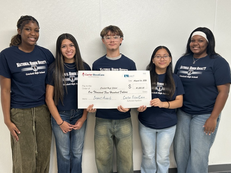 Carter BloodCare presented the Crockett High School National Honor Society with a check for earning the Impact Award through their support of blood donation efforts. We are incredibly proud of their efforts! ❤️