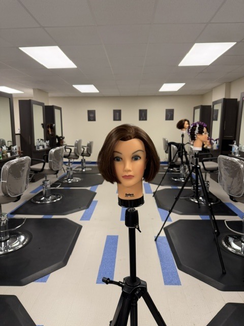Crockett Cosmetology 2 brought the style and skill today — our students jumped into advanced Bob techniques, mastering the trendy Bixie and the classic, precision‑cut French Bob. Their confidence, creativity, and technical growth are shining through every snip. ✂️✨