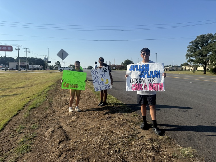 Come out and support our cross country kids!!!🏃🏻🏃♀️🏃🏻💙🤍💙! Get your car wash cleaned 🧼 🚗🚙