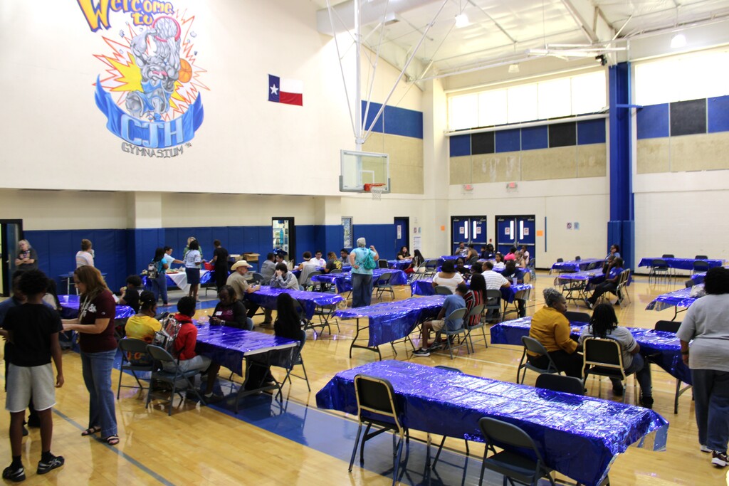 💙CROCKETT JR. HIGH GRANDPARENTS DAY BREAKFAST 💙  We had an amazing turnout this morning! Thank you to all the wonderful grandparents  (and parents) who came out to share breakfast and make the day so special for our students. Your support means so much to our Bulldog family.