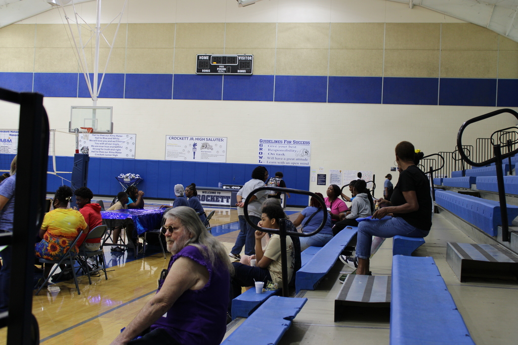 💙CROCKETT JR. HIGH GRANDPARENTS DAY BREAKFAST 💙  We had an amazing turnout this morning! Thank you to all the wonderful grandparents  (and parents) who came out to share breakfast and make the day so special for our students. Your support means so much to our Bulldog family.