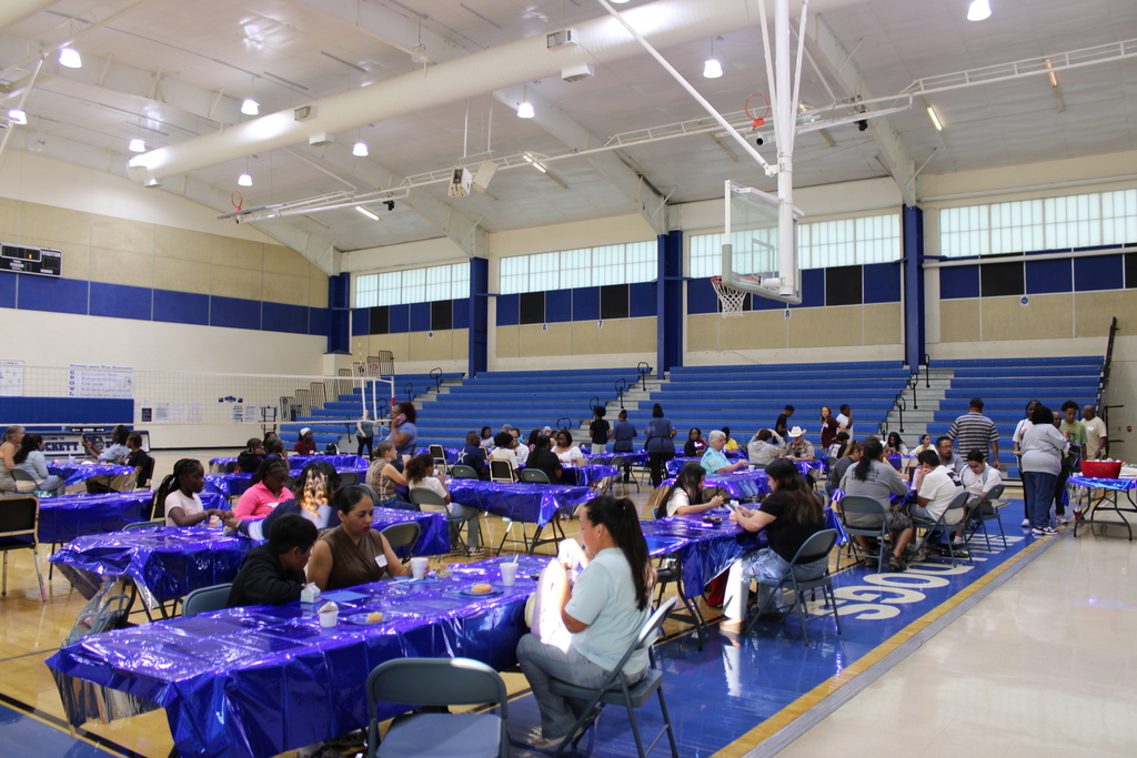 💙CROCKETT JR. HIGH GRANDPARENTS DAY BREAKFAST 💙  We had an amazing turnout this morning! Thank you to all the wonderful grandparents  (and parents) who came out to share breakfast and make the day so special for our students. Your support means so much to our Bulldog family.