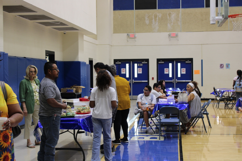 💙CROCKETT JR. HIGH GRANDPARENTS DAY BREAKFAST 💙  We had an amazing turnout this morning! Thank you to all the wonderful grandparents  (and parents) who came out to share breakfast and make the day so special for our students. Your support means so much to our Bulldog family.