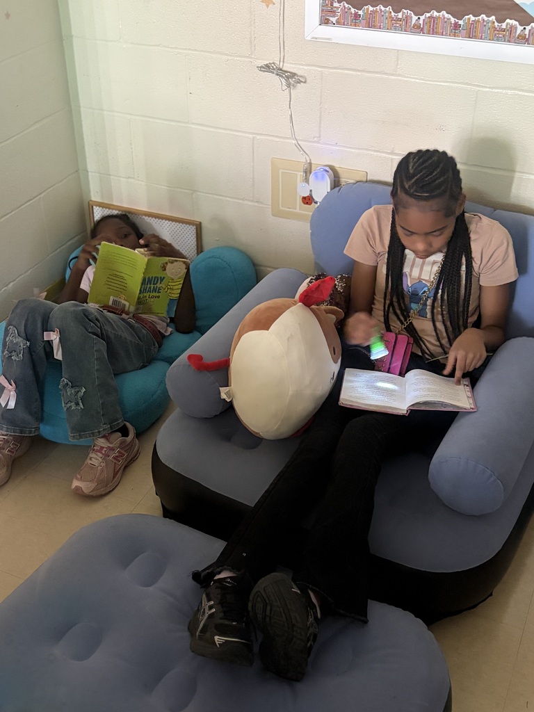 📚💙 NATIONAL READING DAY FUN AT CROCKETT ELEMENTARY! 💙📚  Yesterday was National Reading Day, and our Bulldogs celebrated by diving into their favorite stories and discovering new ones. We wrapped up the day with a campus‑wide dark‑out flashlight reading — the perfect cozy ending to a day full of imagination and adventure.