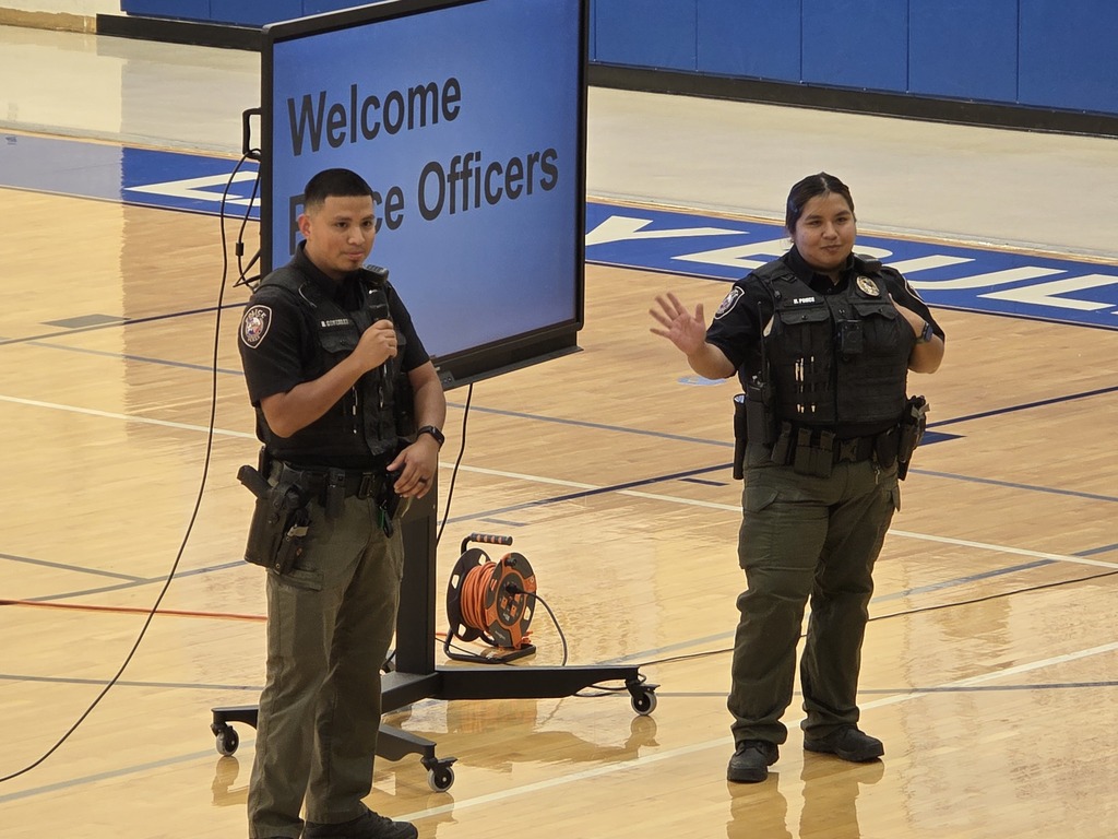 Crockett Jr. High held an impactful Red Ribbon & Suicide Prevention assembly this morning. 💙 A special thank you to the Crockett Police Department for coming out to speak with and support our students! #CrockettISD #CommunityPartnerships