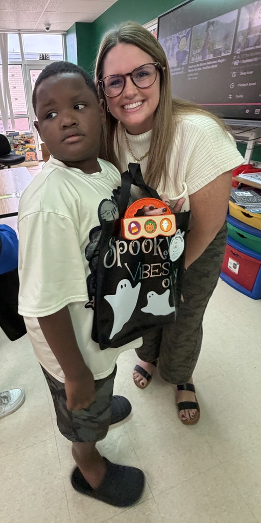 👻 What a spooktacular week of appreciation at Crockett Elementary! 🎃✨ Our staff felt so loved thanks to our amazing community and team. Here’s a peek at the fun:  🧺 Secret "Boo Baskets" – Staff had a blast surprising one another with festive treats!  🥤 Sonic Drink Treat – Huge thanks for the refreshing afternoon pickup!  💐 CHS Floral Department – Gorgeous floral arrangements delivered by our talented CHS students. Great job!  🛍️ Empowered Speech & Paige Gonzales – Thank you for the super fun Halloween bags! What an awesome treat!  We are so grateful for everyone who brought smiles and Halloween cheer to our CES team this week!