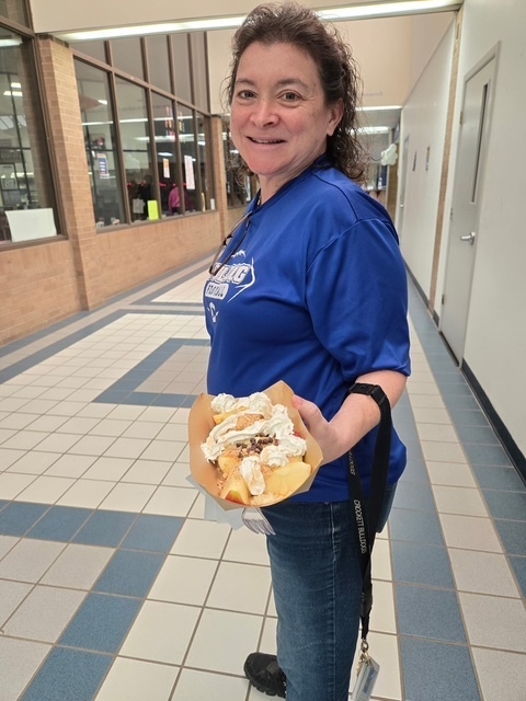 You're the CORE of Our School!   Look what the Crockett High School Student Council put together to show a little appreciation for our amazing faculty and staff!  Today, Student Council members treated CHS teachers and staff to a special Apple Drizzle Bar, complete with fresh apples, caramel, chocolate, and plenty of delicious toppings!  From planning and decorating to preparing all the goodies, our Student Council students worked together to create a sweet surprise for the people who do so much for our school.  Thank you to our CHS faculty and staff for all you do. We appreciate you to the CORE! 