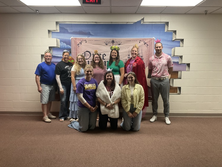 dress like royalty day