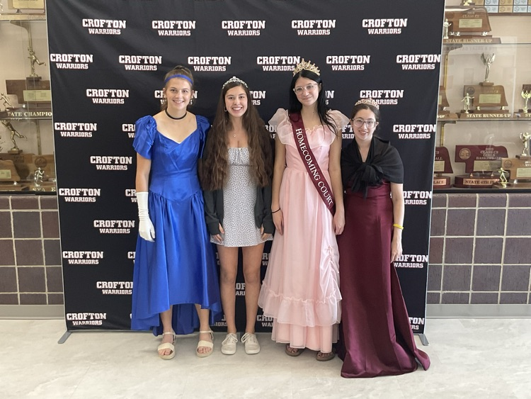 dress like royalty day