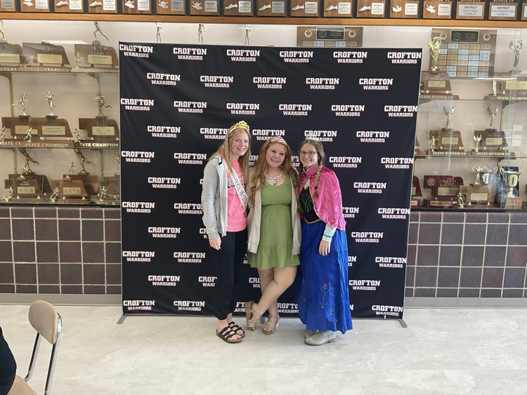 dress like royalty day