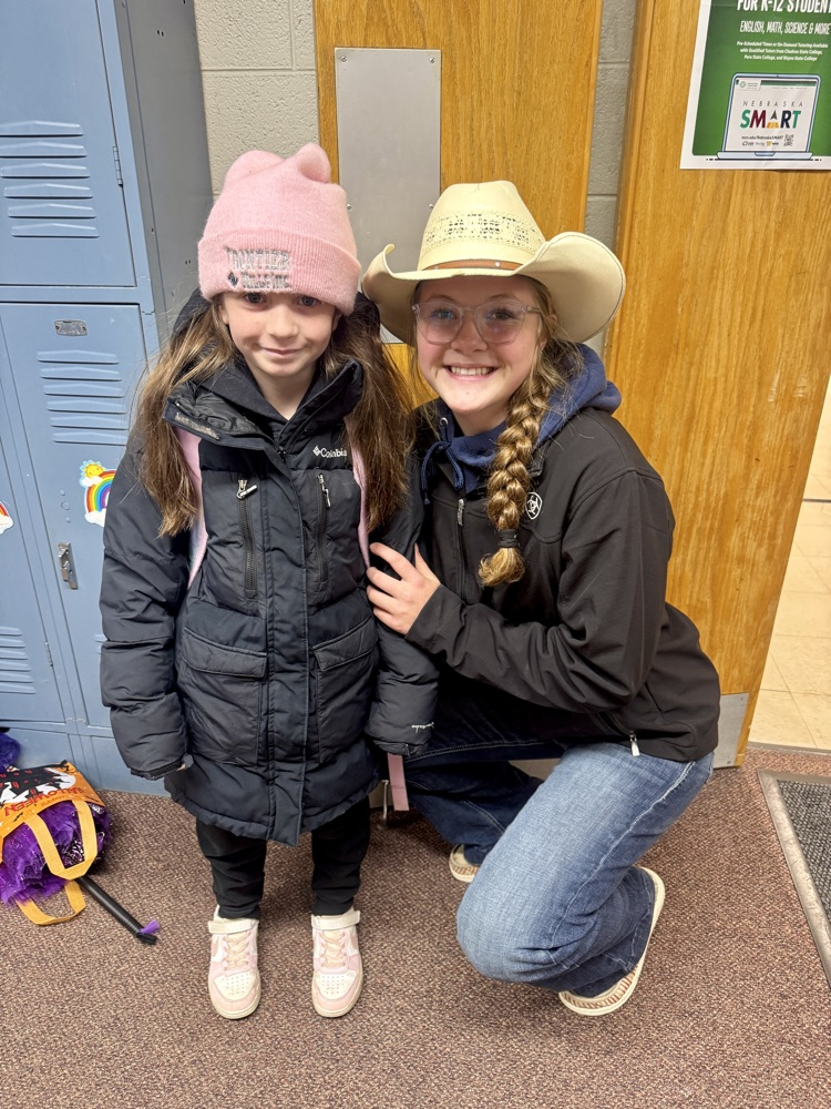 Cousins posing for a pic