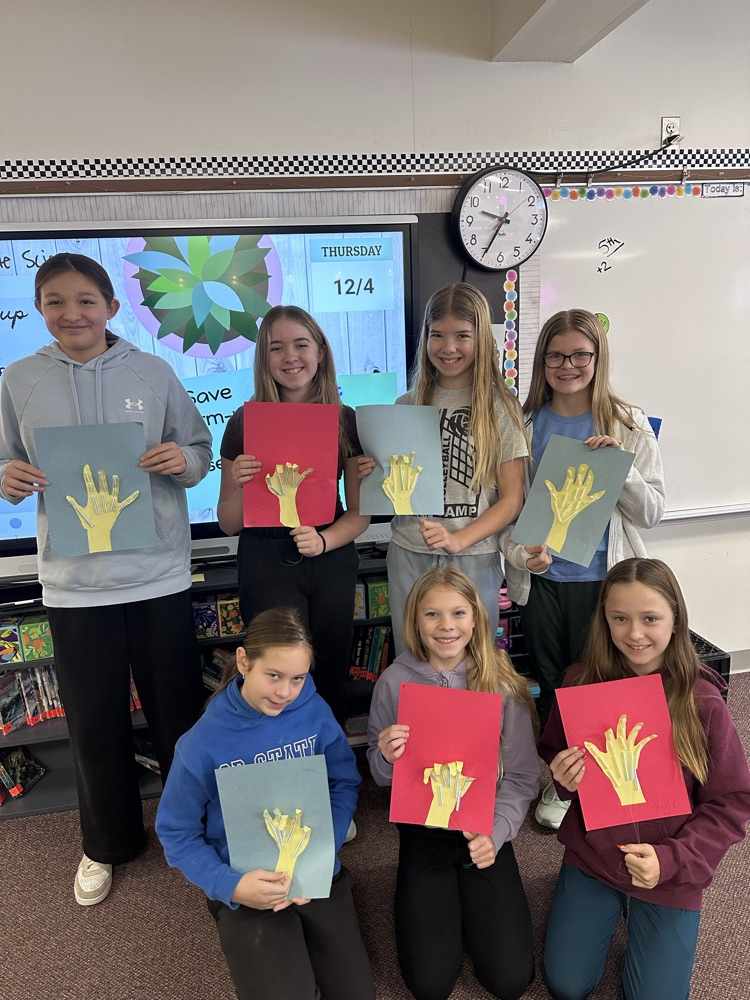 6th girls with model hands