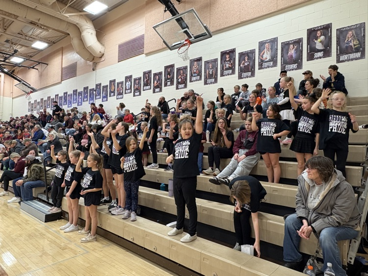 cheerleaders cheering