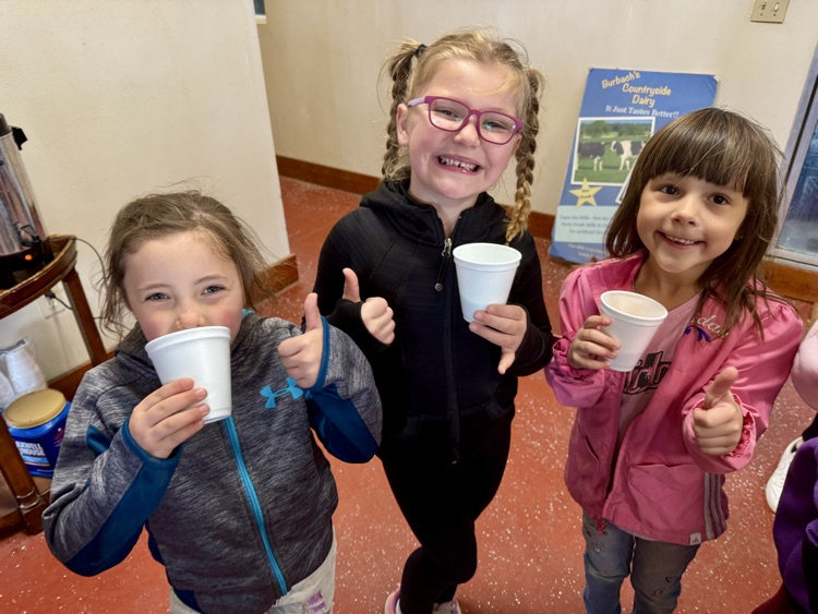Kindergarteners enjoying the milk at Burbach Dairy