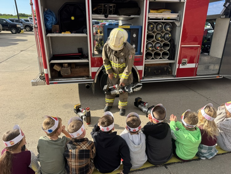 Students listening to a Crofton Firefighter tell them about the jaws of life