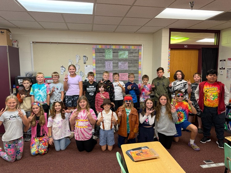 5th grade dressed up for 1960’s Homecoming Dress up Day
