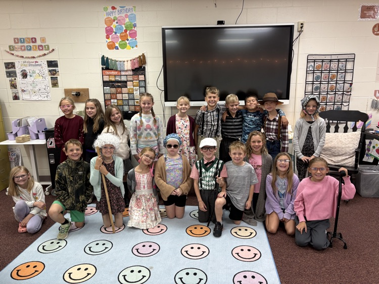 2nd grade dressed up as grandparents