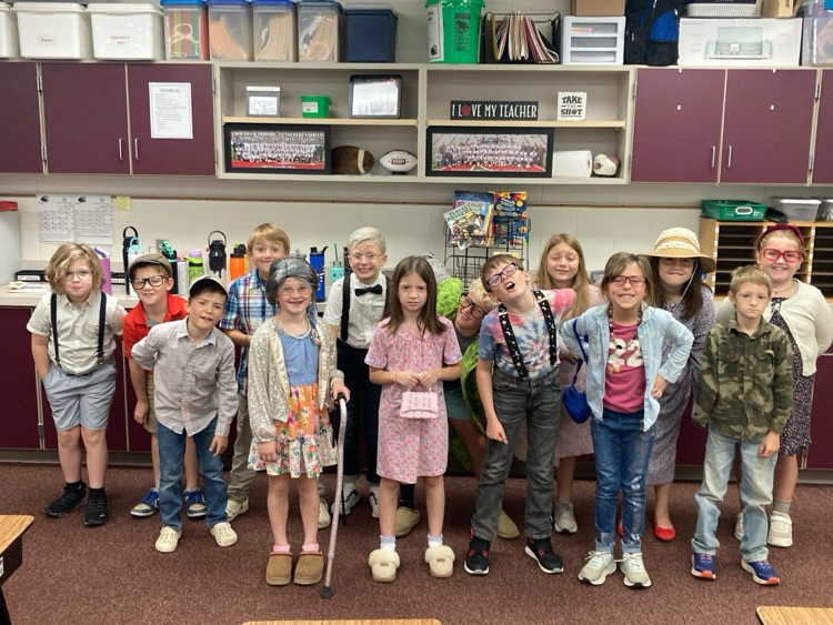 3rd grade dressed up as grandparents