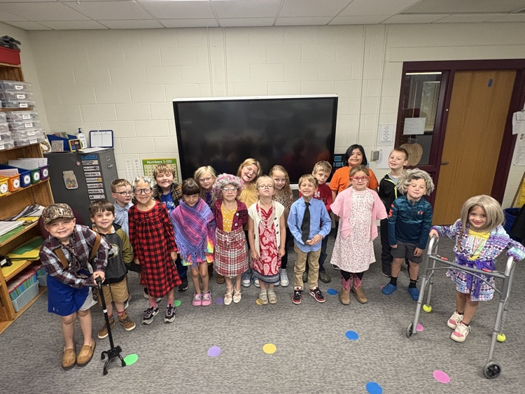 1st grade dressed up as grandparents