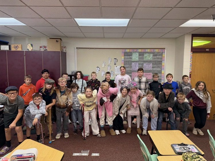 5th grade dressed up as grandparents