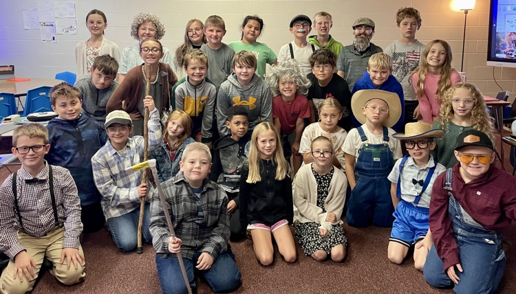 4th grade dressed up as grandparents