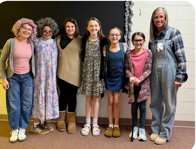 6th grade dressed up as grandparents