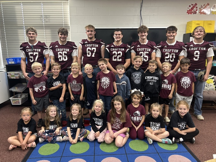 Kindergarteners and seniors together for Homecoming