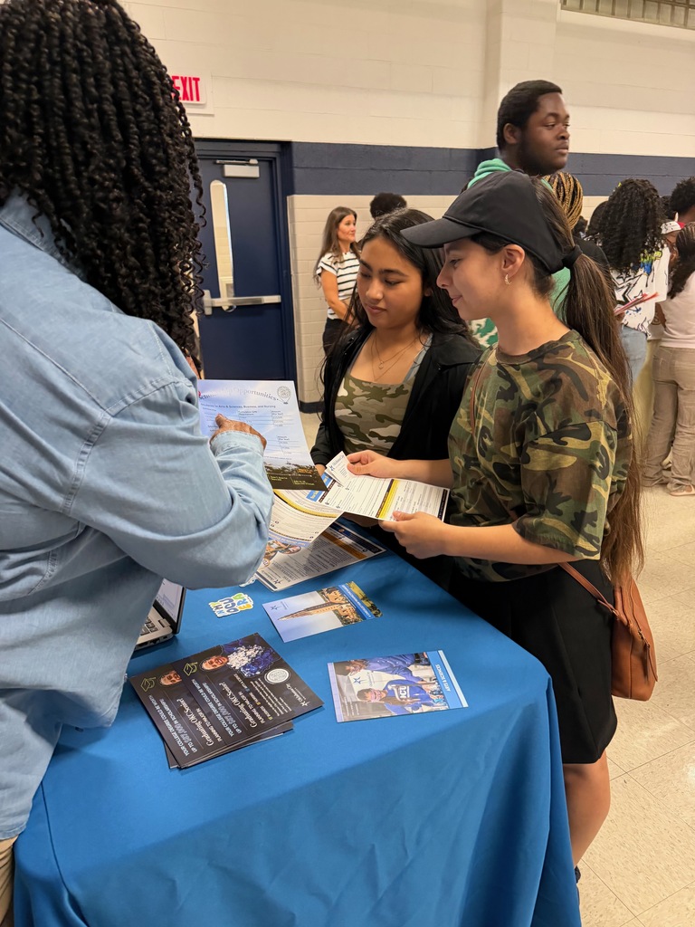 Seniors at the GPACAC college fair