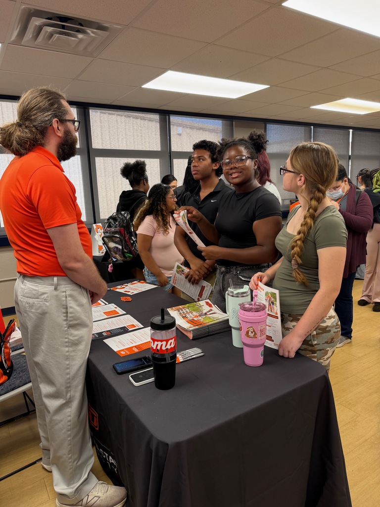 Seniors at the GPACAC college fair
