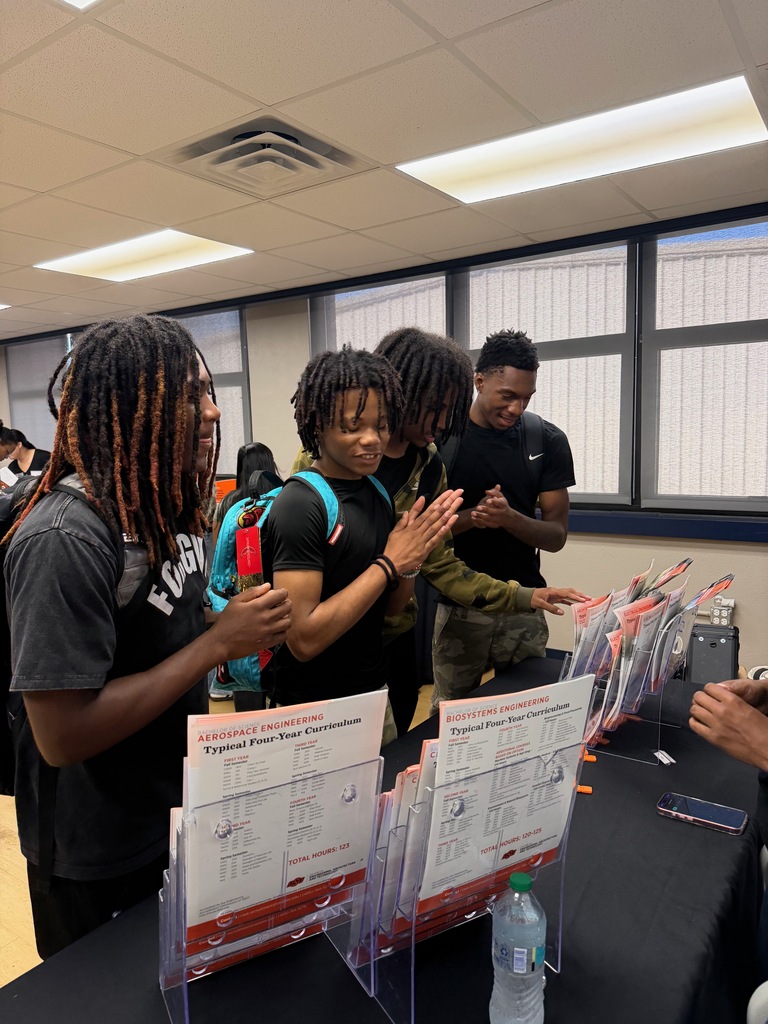 Seniors at the GPACAC college fair