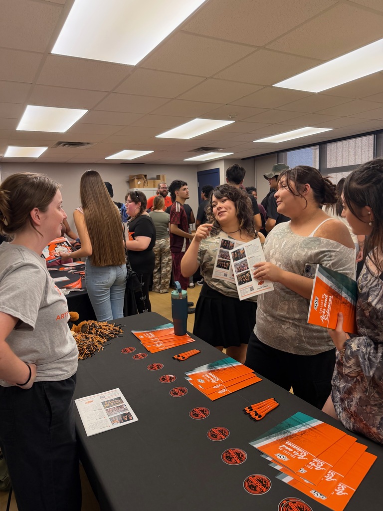 Seniors at the GPACAC college fair