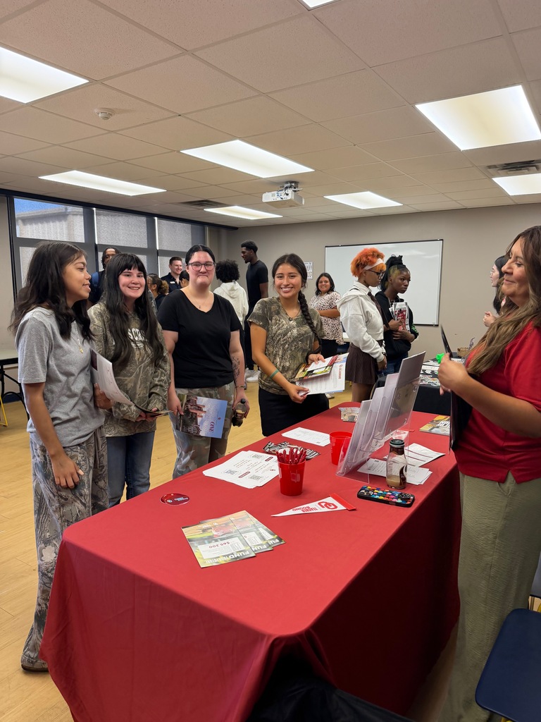 Seniors at the GPACAC college fair